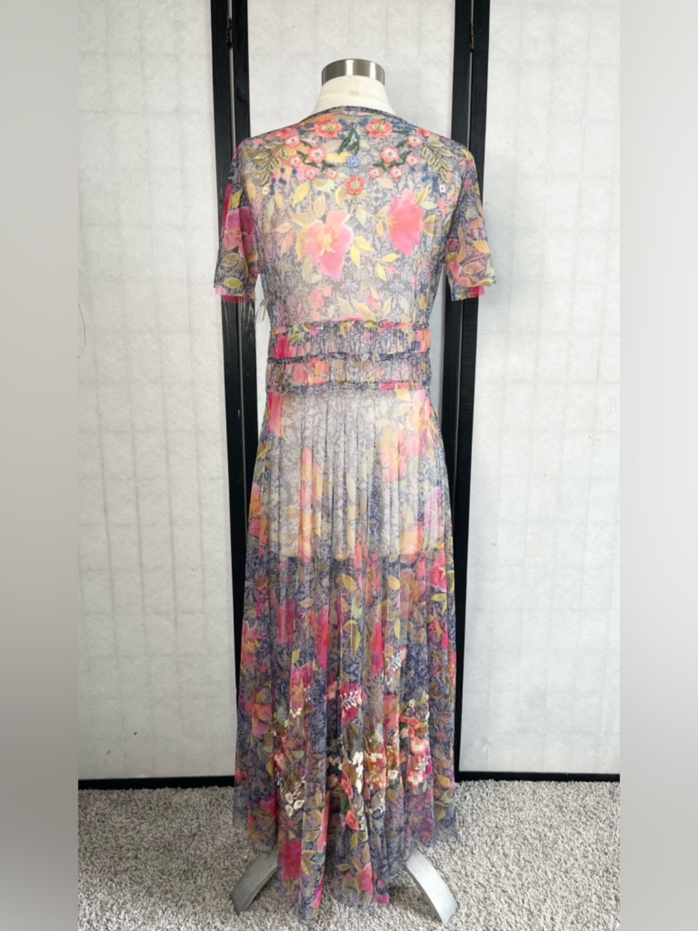 Johnny was Floral V-Neck Sheer Maxi Dress. Size: XS - Picture 3 of 7